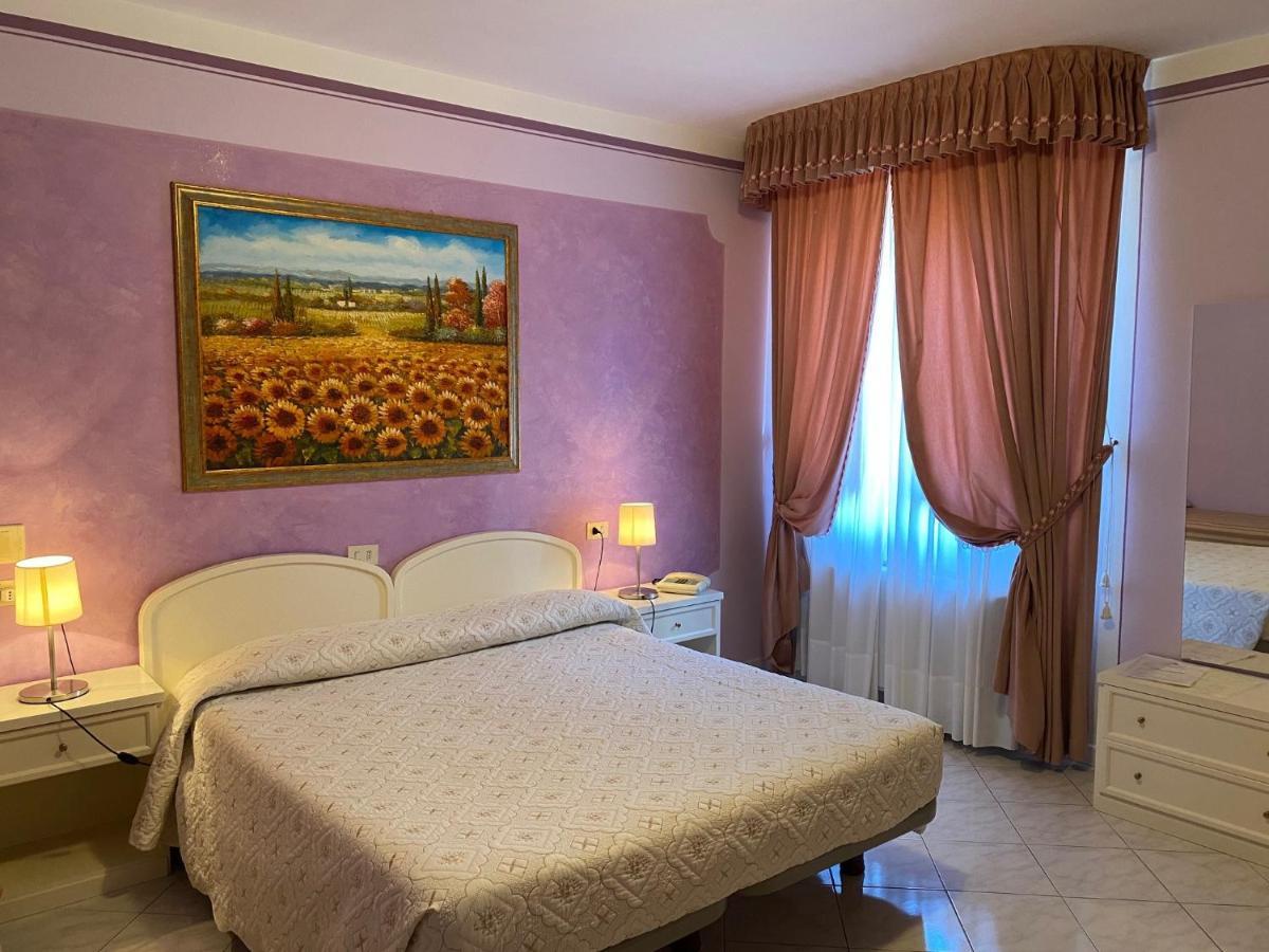 Hotel La Torre كاستيغليون ديل لاغو المظهر الخارجي الصورة