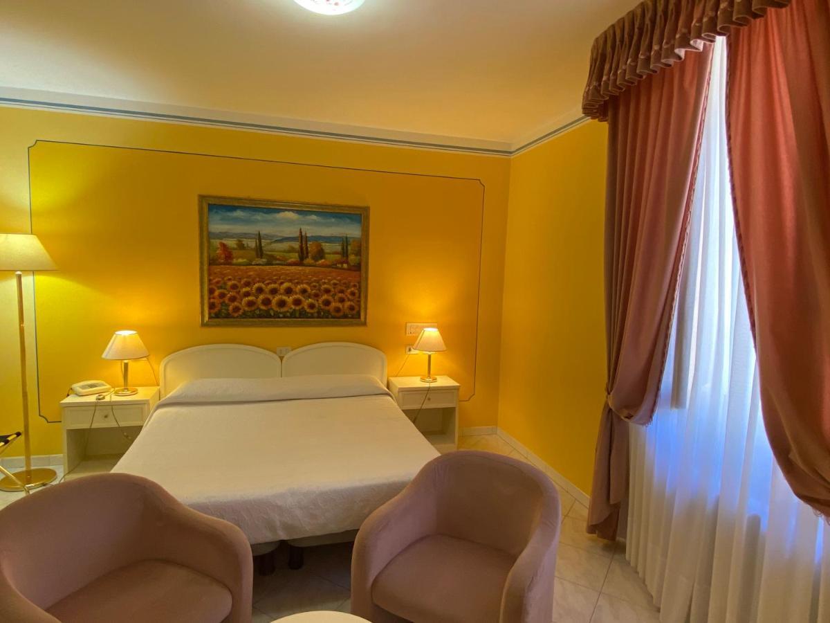 Hotel La Torre كاستيغليون ديل لاغو المظهر الخارجي الصورة