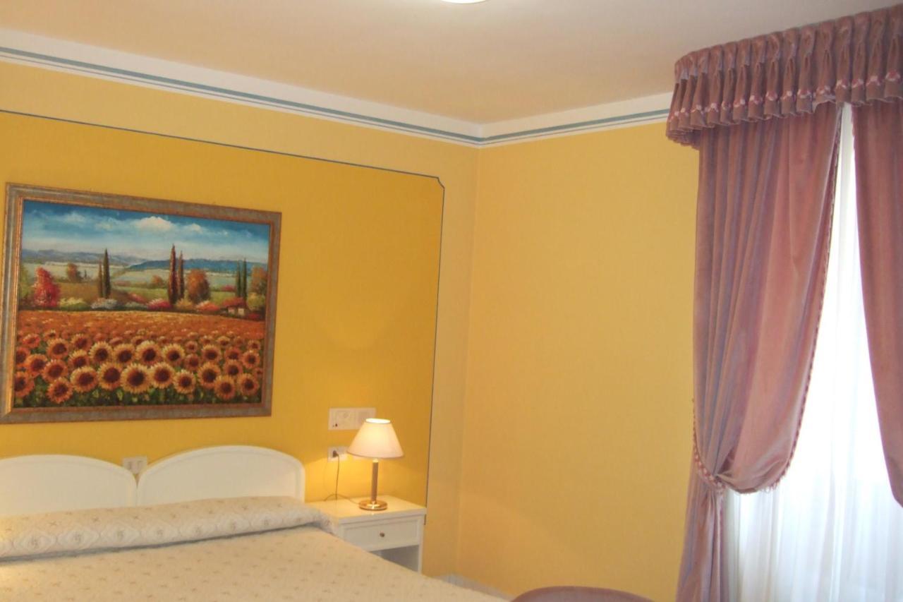 Hotel La Torre كاستيغليون ديل لاغو المظهر الخارجي الصورة